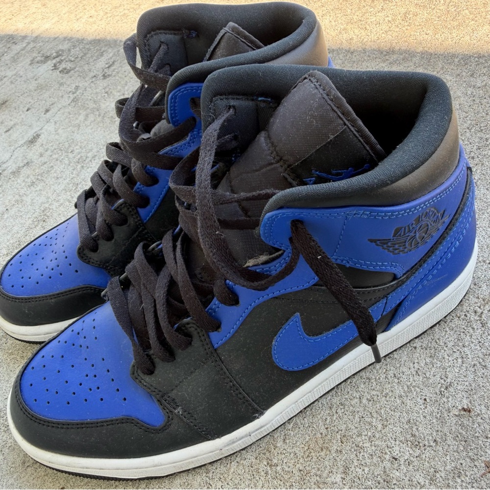 Nike Air Jordan 1 Mid - Black and White